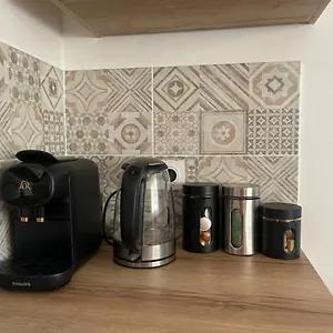 studio-renove-offrant-des-prestations-de-qualite-avec.fr-provencehotel.com/
